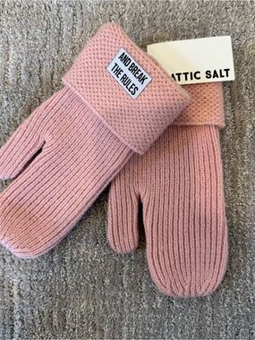 Attic Salt Pink Mittens